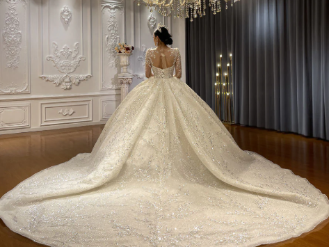 How to Choose a Luxury Bridal Gown and the Evening Dress for Your Reception